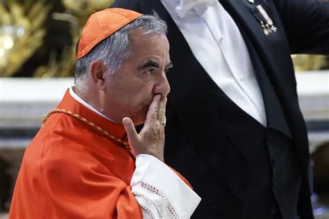 El Vaticano condena al cardenal Becciu y otras 8 personas por un escándalo financiero